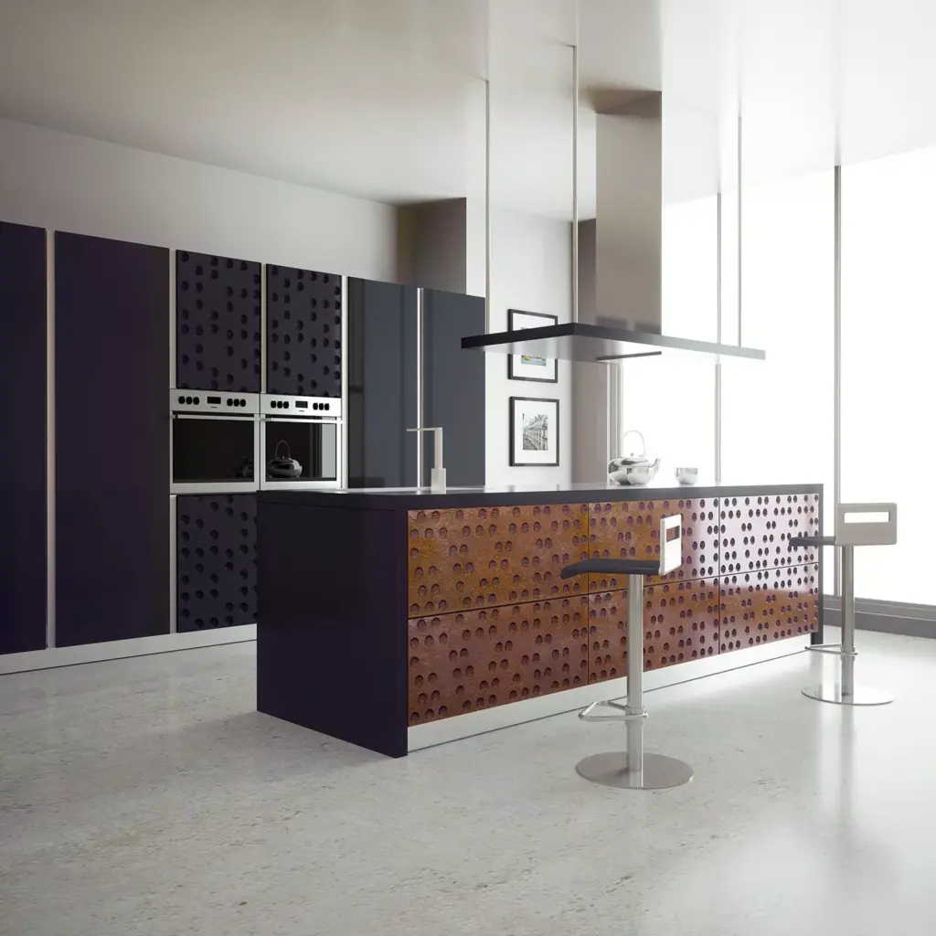 Cocina moderna con muebles de diseño oscuro y detalles en madera perforada, "cocinas Málaga", "akre cocinas".