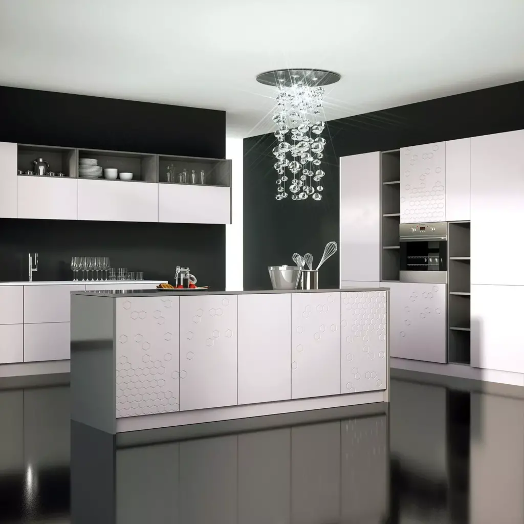 Cocina moderna con armarios blancos y negros, iluminación colgante de cristal y diseño minimalista. Cocinas Málaga, Akre Cocinas.